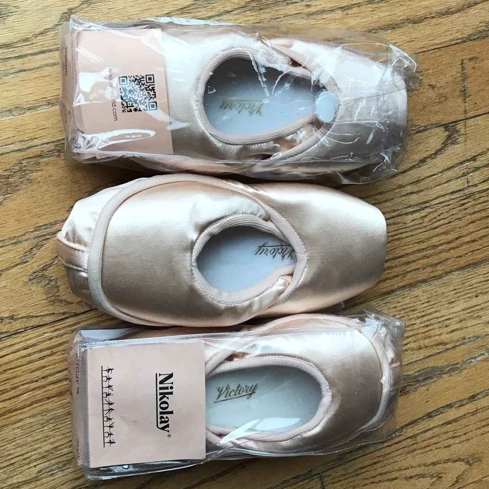 Nikolay Victory pointe shoes